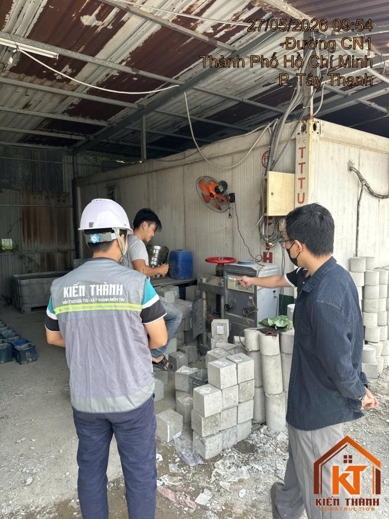 Ép Mẫu Thí Nghiệm Bê Tông